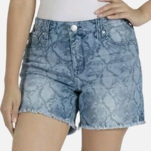 Seven7 blue python weekend frayed hem denim shorts size 6